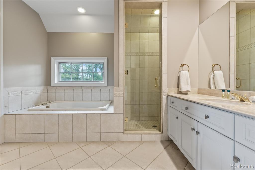 2370 Pond Vallee Drive, Oakland, MI — Photo 47