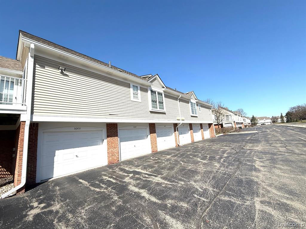 56467 CHESAPEAKE Trail, Utica, MI 48316 — Photo 29