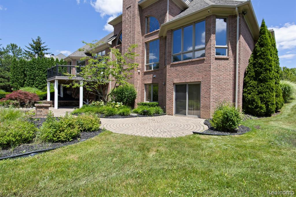 8151 ROLLING MEADOWS Drive, Canton, MI 48187 — Photo 14