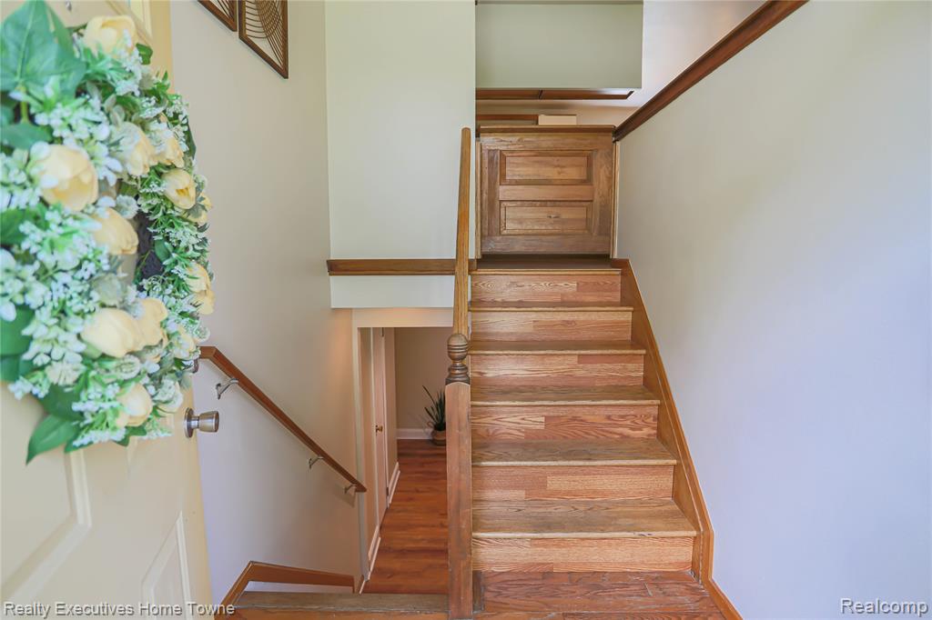 2687 Los Angeles Drive, Wolverine Lake, MI 48390 — Photo 8