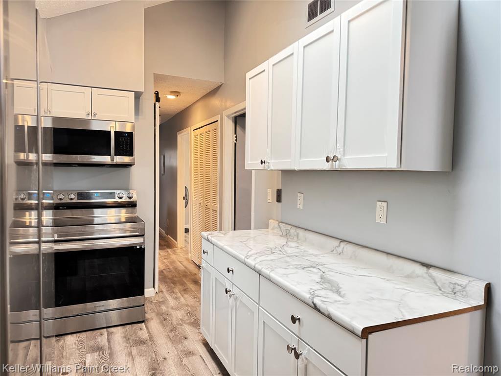 6768 Buckland Avenue, West Bloomfield, MI 48324 — Photo 14