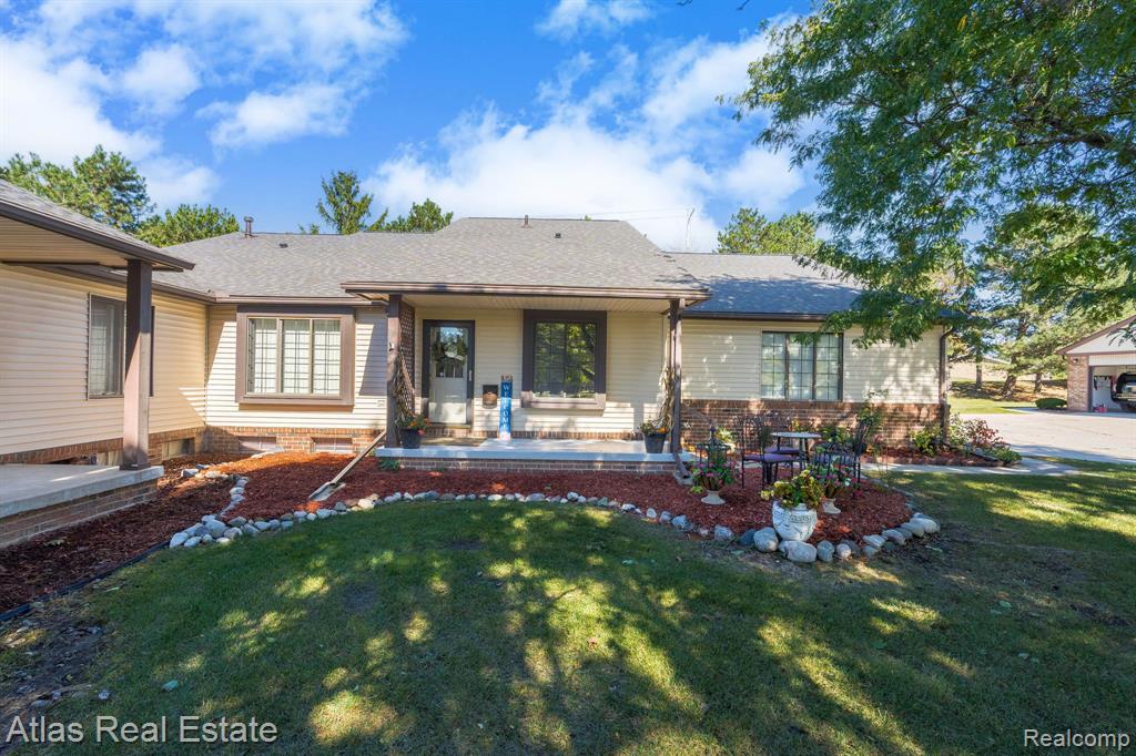 5007 Sandalwood Drive, Grand Blanc, MI 48439 — front exterior