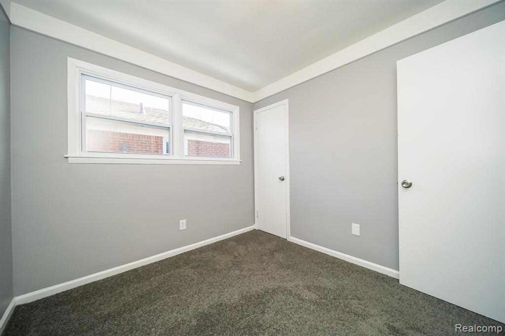 927 CLEOPHUS Parkway, Lincoln Park, MI 48146 — Photo 26