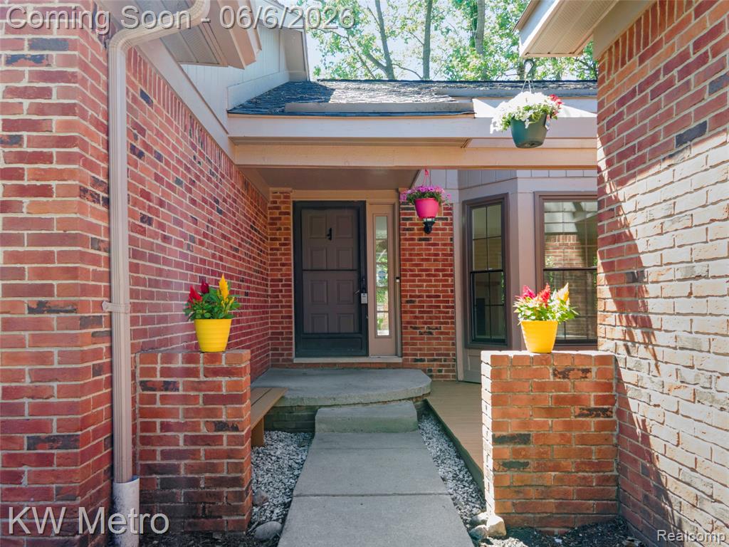 7348 Meadowridge Circle, West Bloomfield, MI — Photo 3