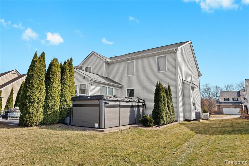10681 BOULDERCREST Drive, South Lyon, MI 48178 — Photo 48