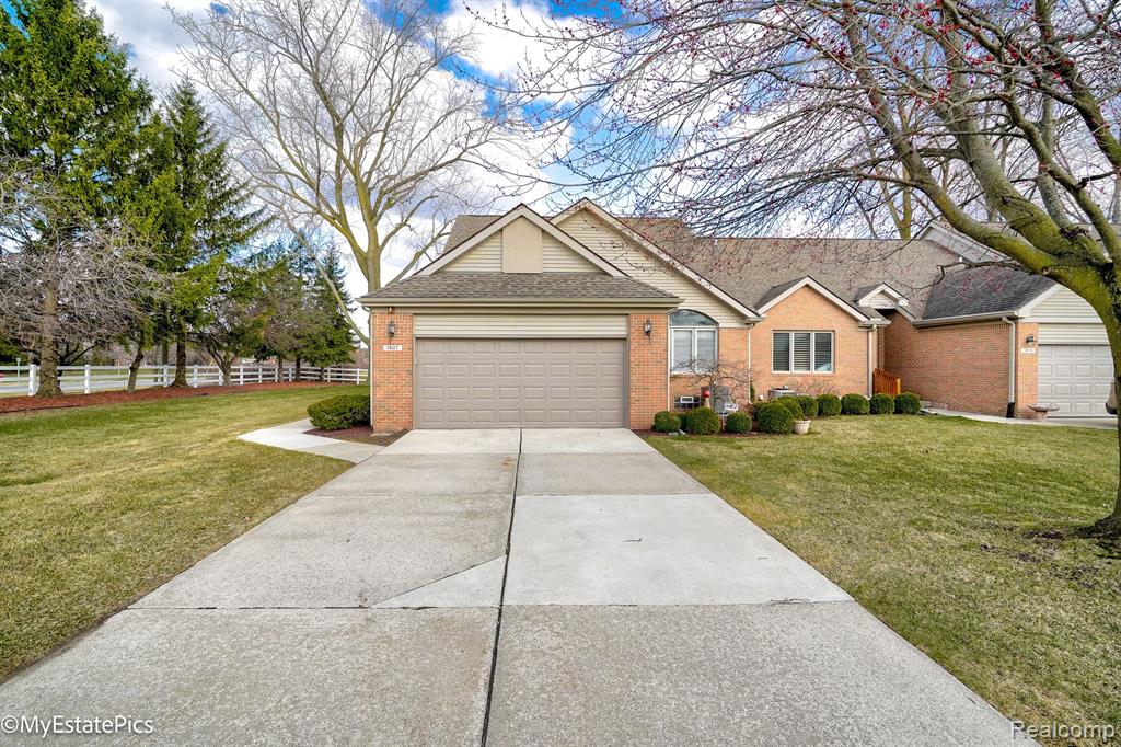 1807 PEBBLE CREEK Drive, Canton, MI 48188 — Photo 3