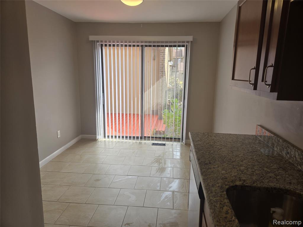 5353 Wright Way W, West Bloomfield, MI — Photo 13