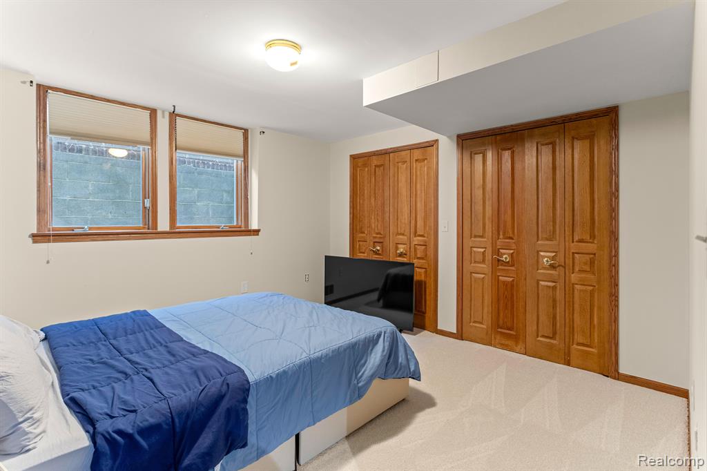 812 N BEECH DALY Road, Dearborn Heights, MI 48127 — Photo 31
