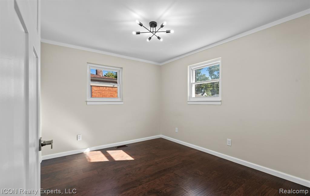 5674 N Lafayette Street, Dearborn Heights, MI 48127 — Photo 16