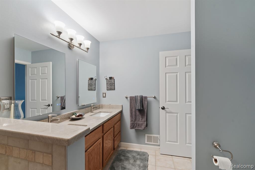 6197 MOUNTAIN LAUREL Drive, Brighton, MI 48116 — Photo 19