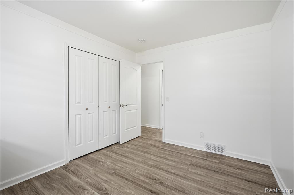 25961 Warrington Street, Dearborn Heights, MI 48127 — Photo 21