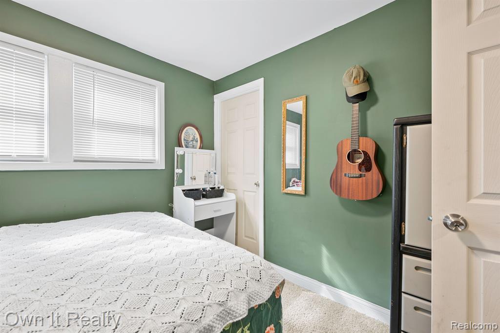 469 LAKESIDE Drive, Waterford, MI 48328 — Photo 22