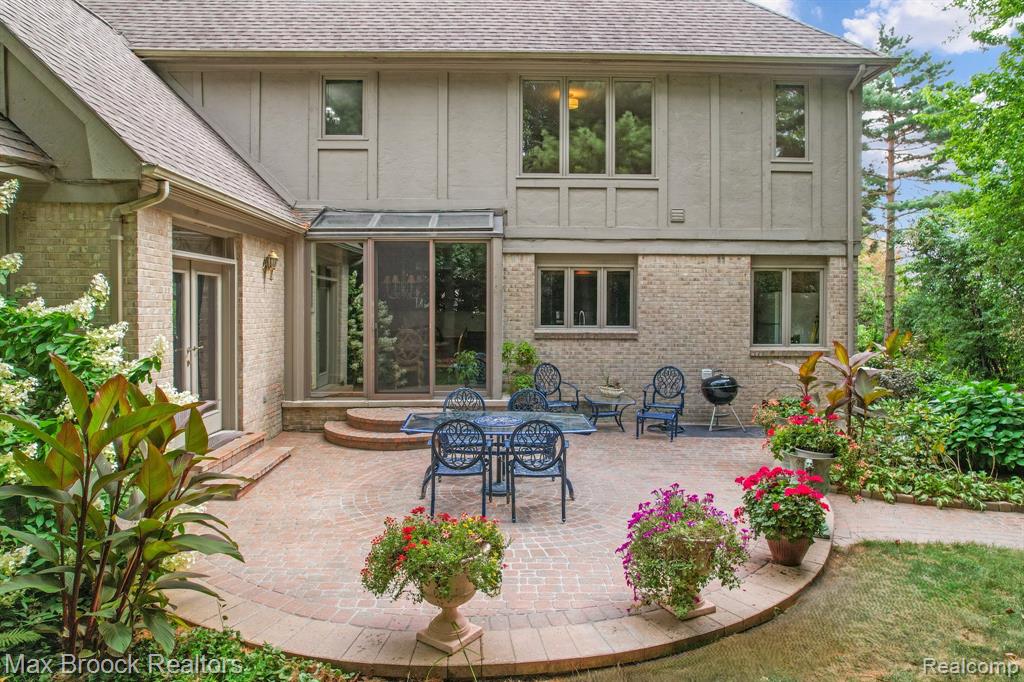 60 Kingsley Manor Drive, Bloomfield Hills, MI 48304 — Photo 63