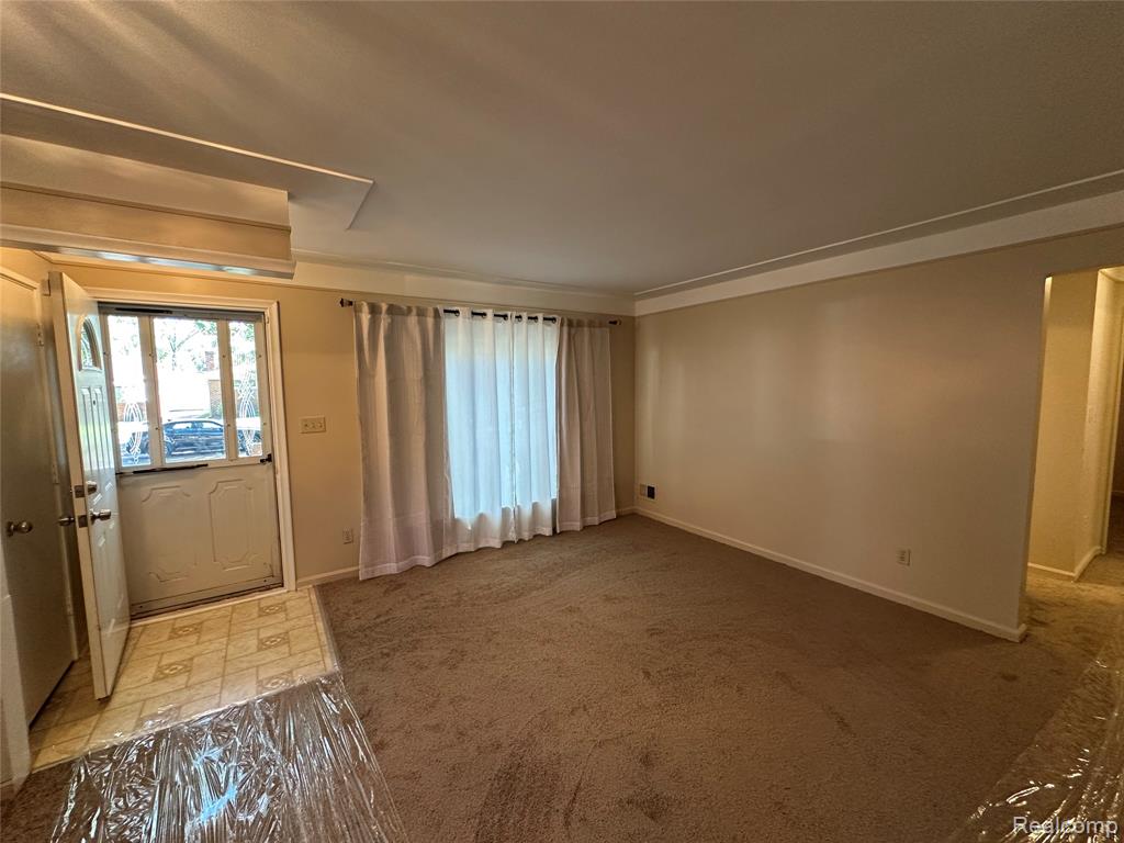 8981 Leverne, Redford, MI 48239 — Photo 5