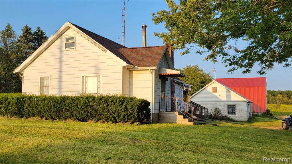 6513 GALE Road, Grand Blanc, MI 48439 — front exterior
