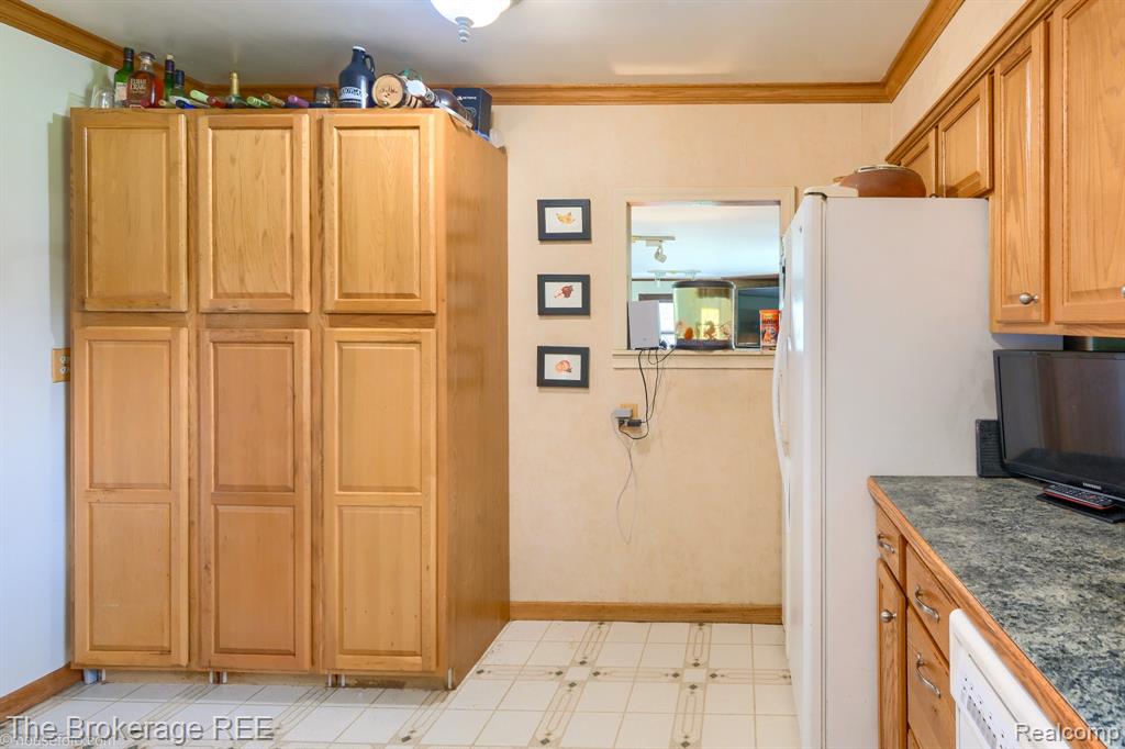 8439 Burpee Road, Grand Blanc, MI 48439 — Photo 13