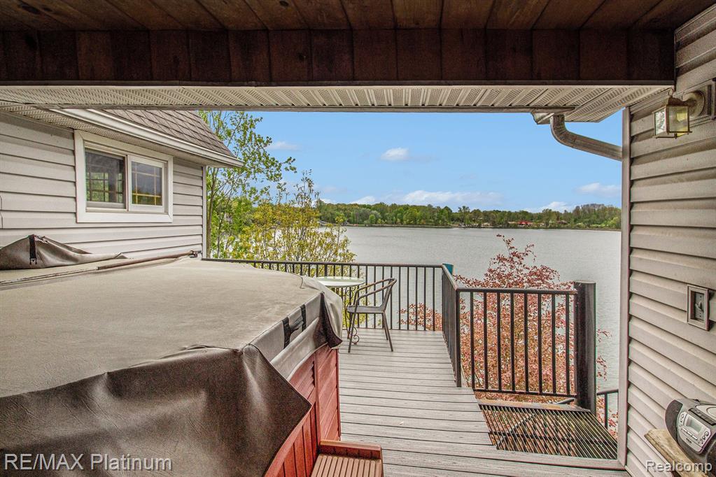 6512 BUCKSHORE Drive, Whitmore Lake, MI 48189 — Photo 38