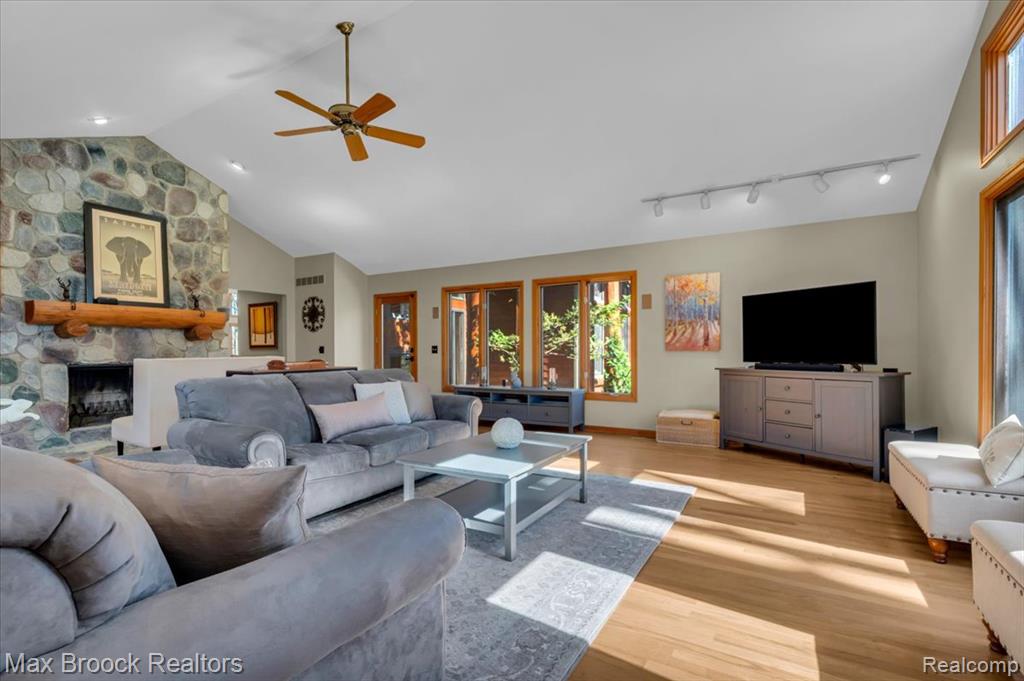 5970 Lynne Hollow Drive, Commerce Twp, MI 48382 — Photo 22