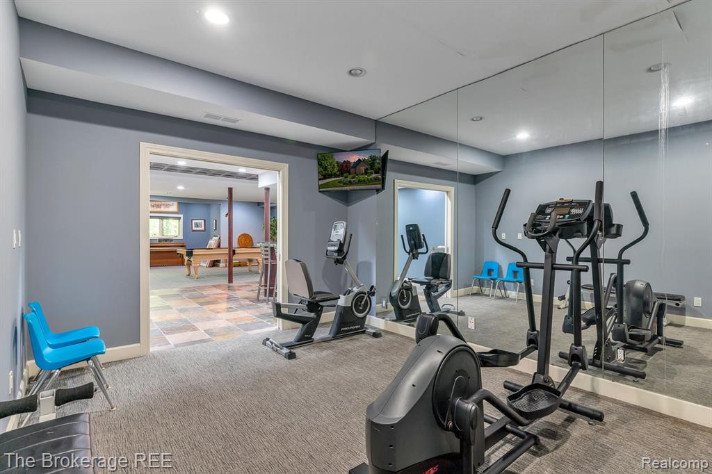 6995 HAWK WOODS Court, West Bloomfield, MI — Photo 50