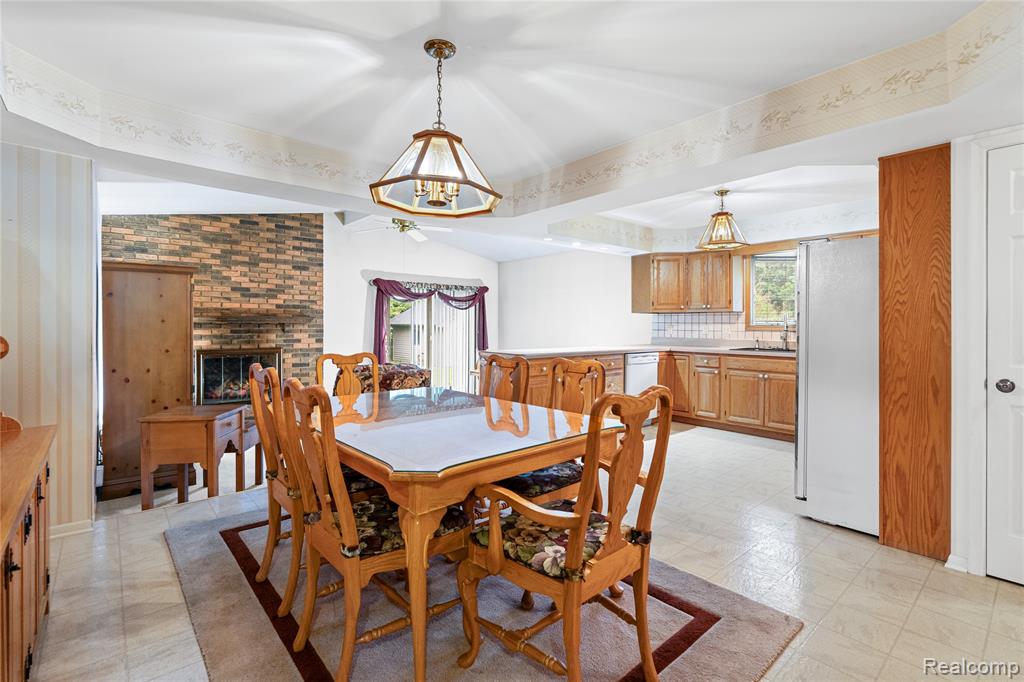 6247 King Arthur Court, Swartz Creek, MI 48473 — Photo 12