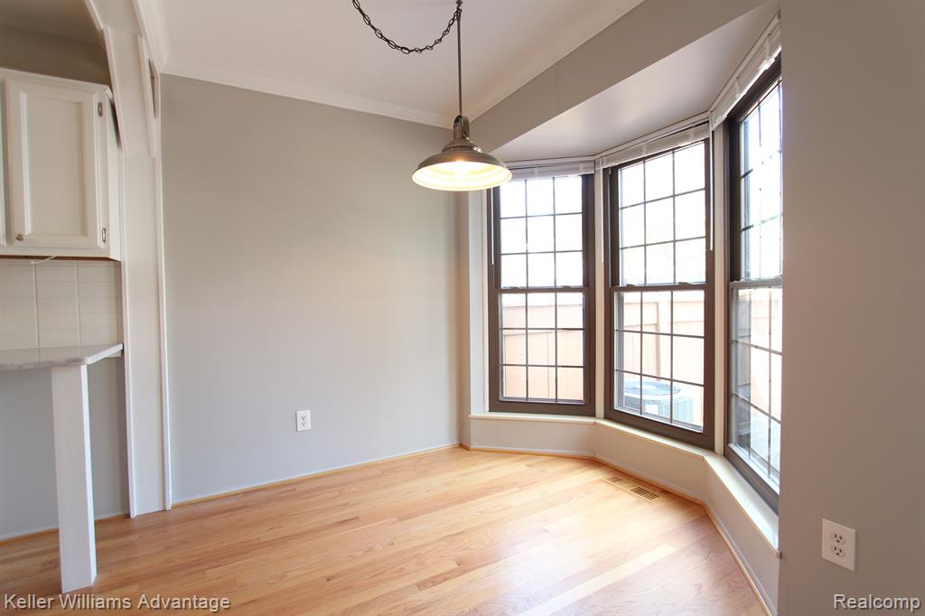 22180 Pondview, Novi, MI — Photo 11