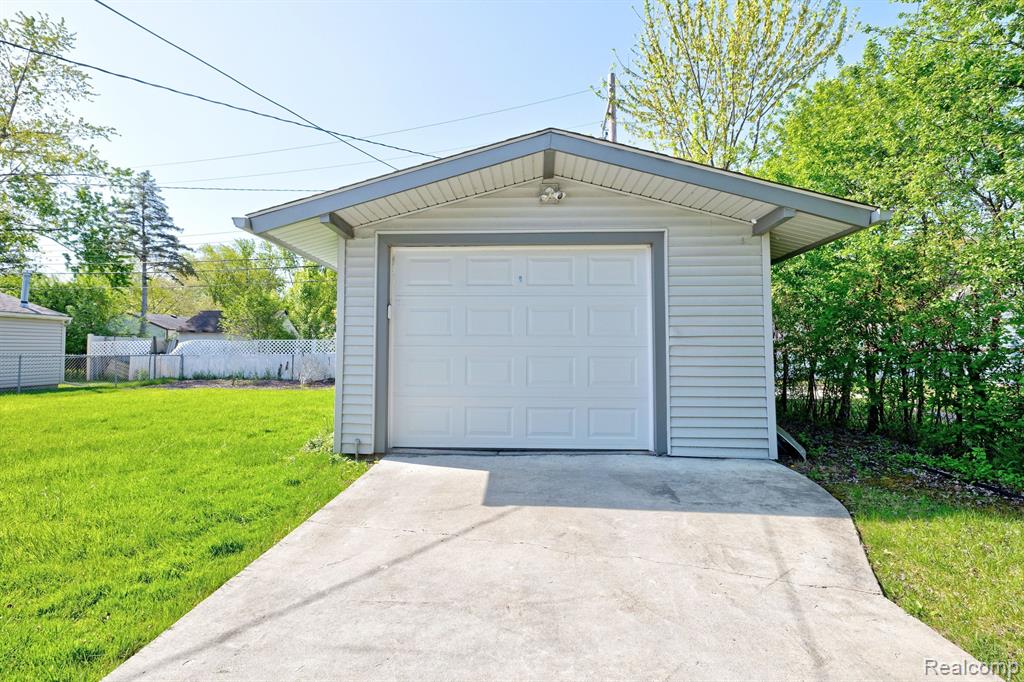 520 PARKVIEW Drive, Plymouth, MI 48170 — Photo 27
