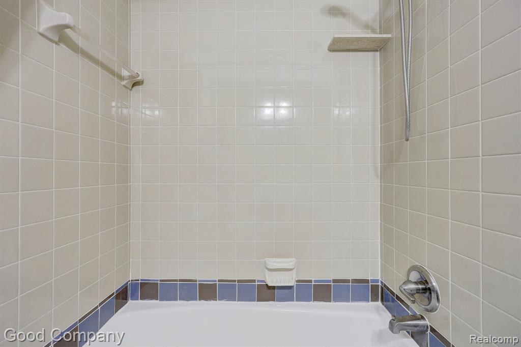29329 Tawas Street, Madison Heights, MI 48071 — Photo 23