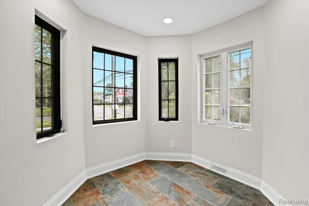 294 Riverside Drive, Detroit, MI 48215 — Photo 11