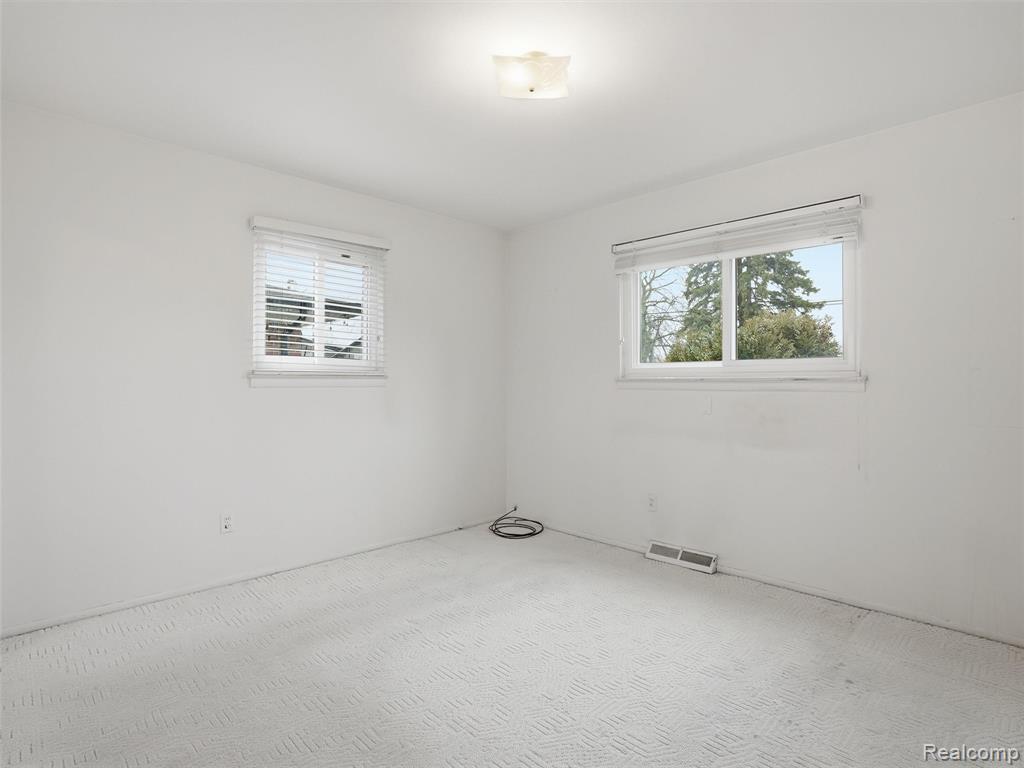 7697 Carrousel Boulevard, Westland, MI — Photo 23