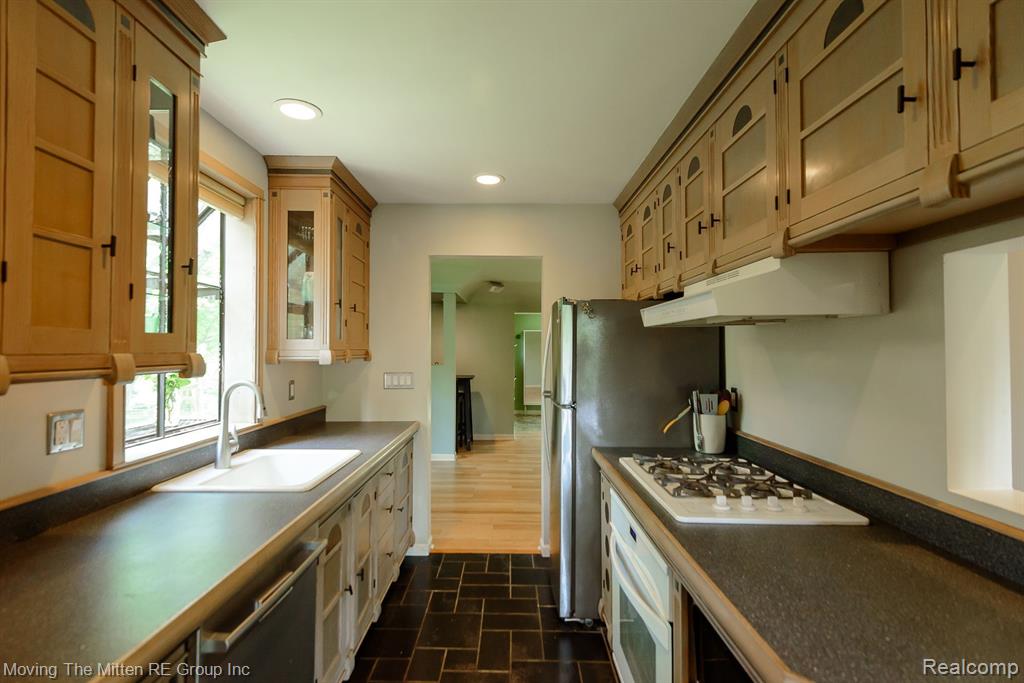 3090 EDGEWOOD Drive, Ann Arbor, MI 48104 — Photo 7