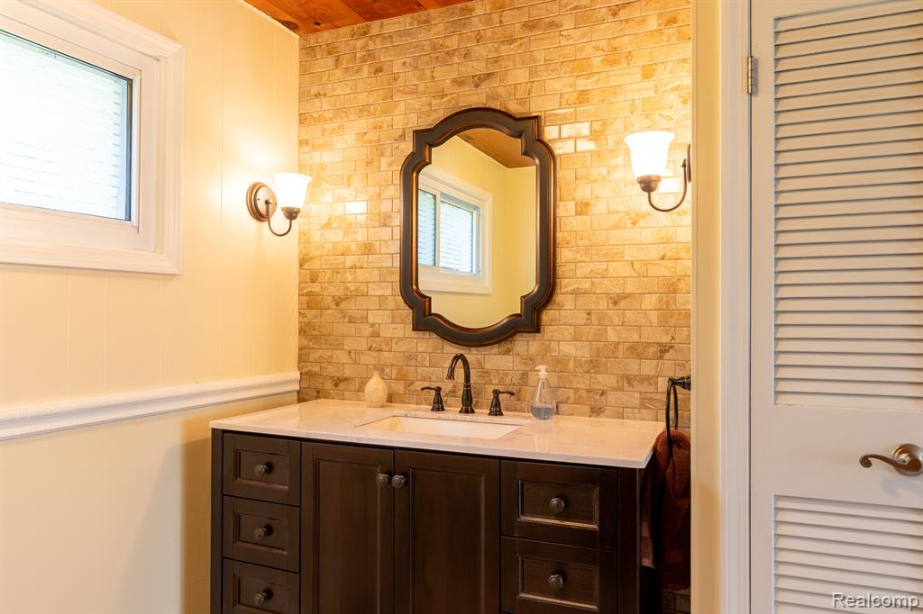 7950 ISLAND Boulevard, Grosse Ile, MI 48138 — Photo 16