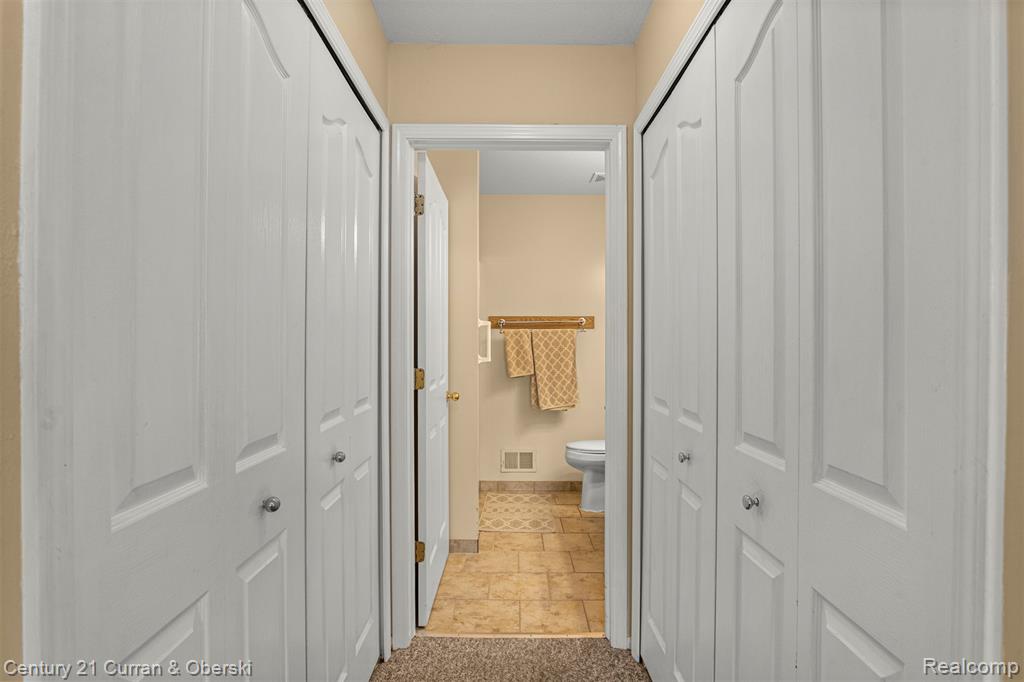 698 Ravencrest Lane, Westland, MI — Photo 24