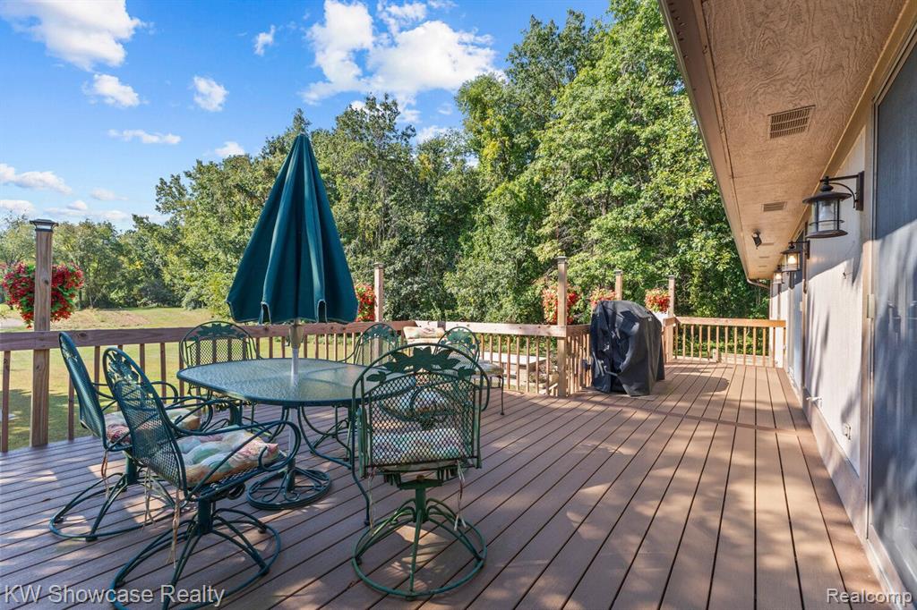 766 WHITE HOUSE Drive, Highland, MI 48356 — Photo 48