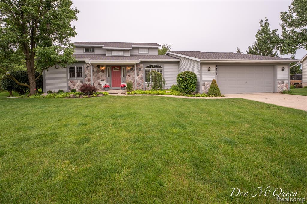 5225 Discovery Drive SE, Grand Rapids, MI 49508 — front exterior