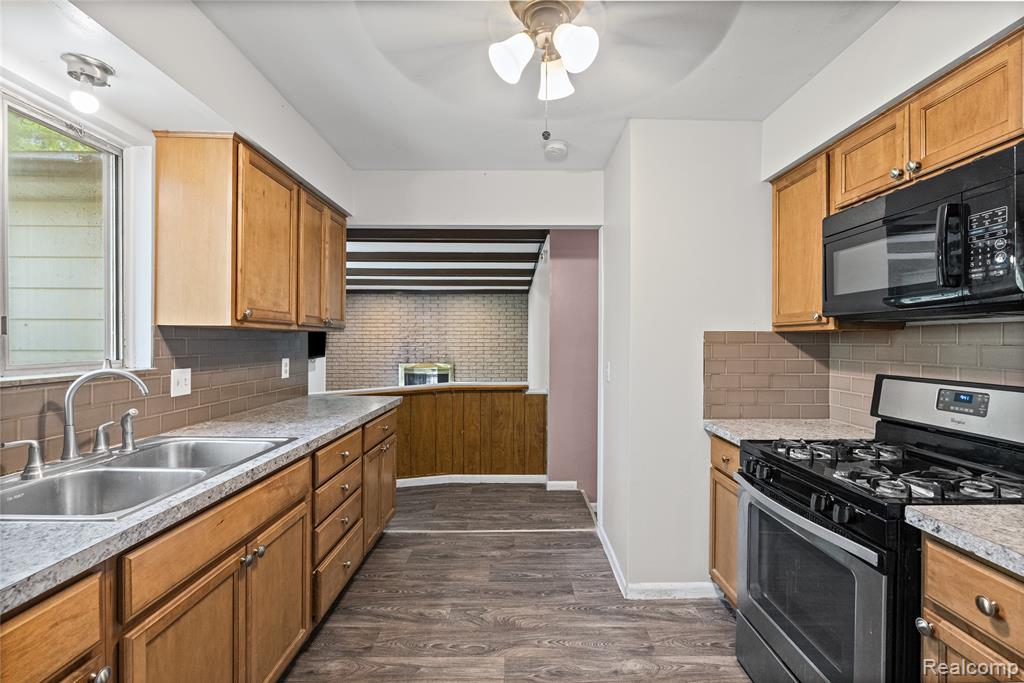 4064 Sheraton Drive, Flint, MI 48532 — Photo 14