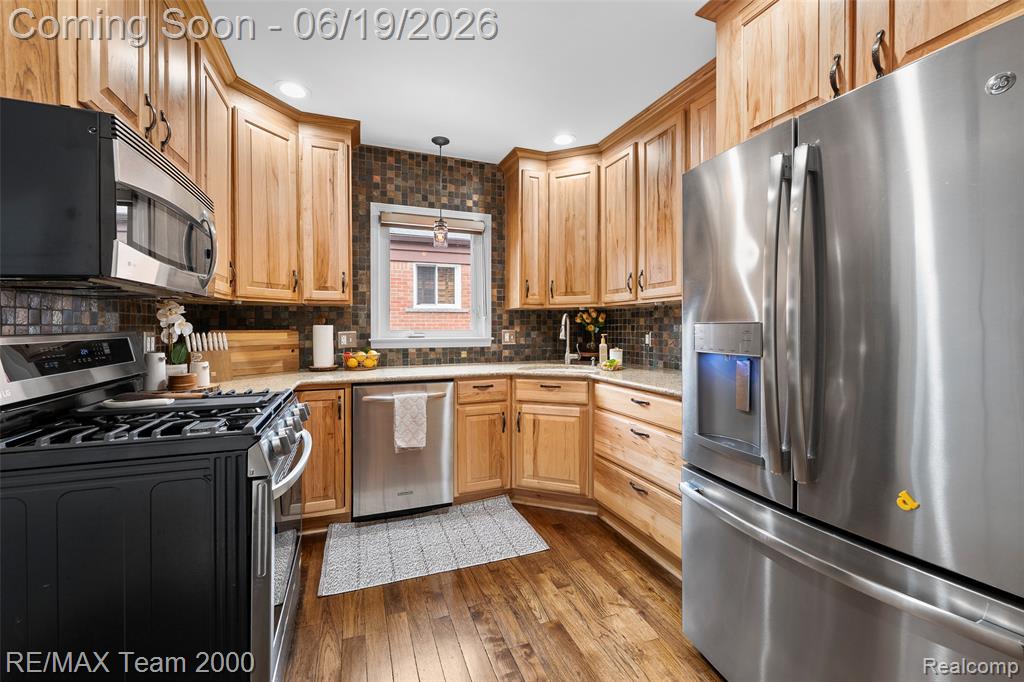 6155 N Silvery Lane, Dearborn Heights, MI 48127 — front exterior