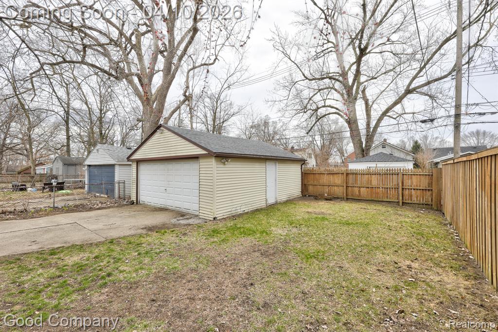 502 E LEWISTON Avenue, Ferndale, MI 48220 — Photo 38