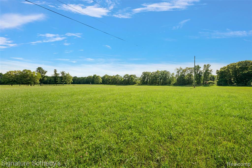 3915 McGinnis Road, Holly, MI 48442