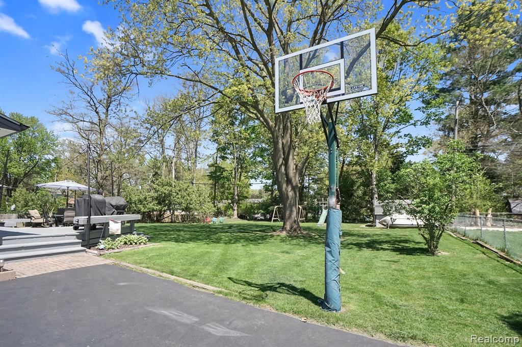 430 CHESTER Court, South Lyon, MI 48178 — Photo 41