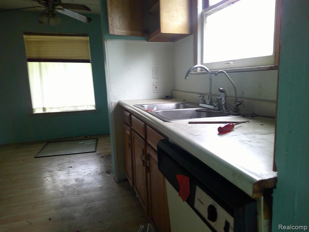 418 E BALTIMORE Boulevard, Flint, MI 48505 — Photo 11