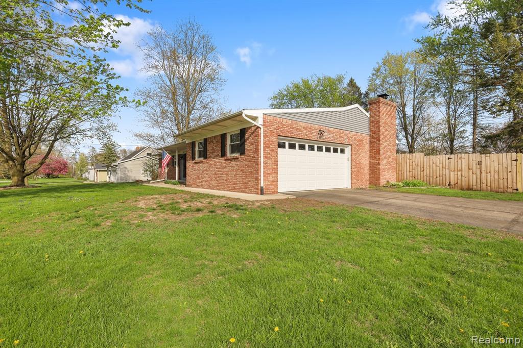 6106 Willow Highway, Grand Ledge, MI 48837 — Photo 2