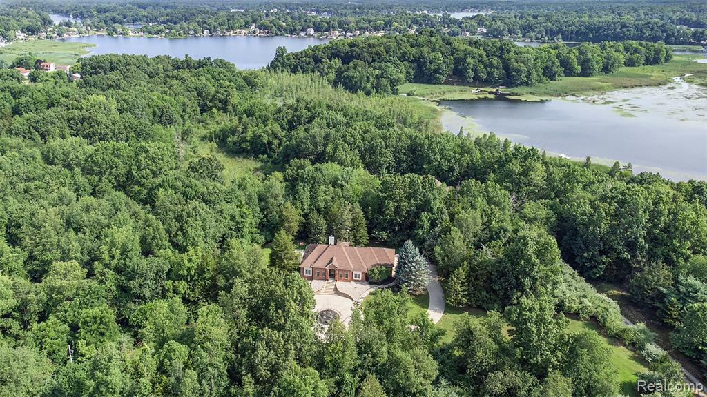 6439 Cohoctah Road, Fenton, MI 48430 — Photo 44