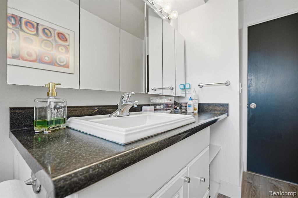 21525 Downing Street, Saint Clair Shores, MI 48080 — Photo 23