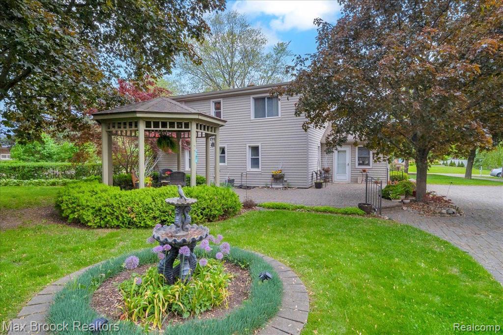 710 HARTLAND Drive, Troy, MI 48083 — Photo 27