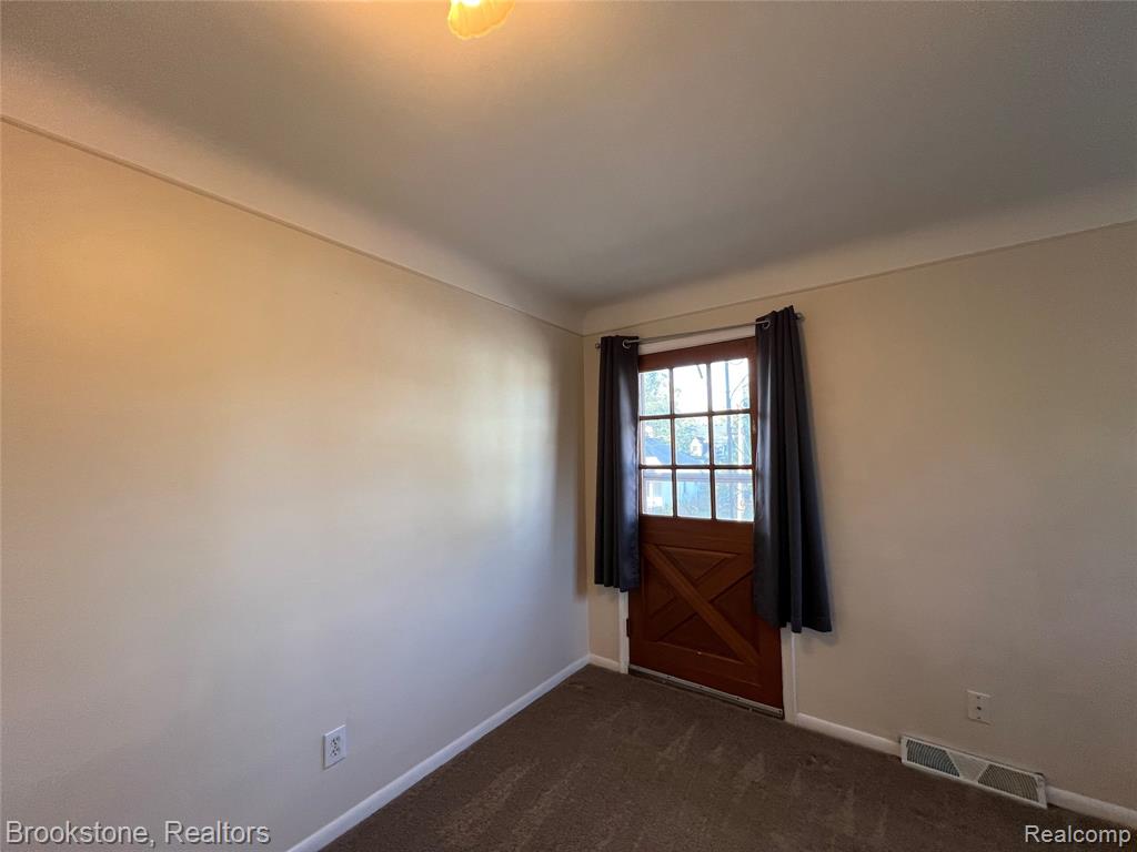 400 E Flint Street, Lake Orion, MI 48362 — Photo 19