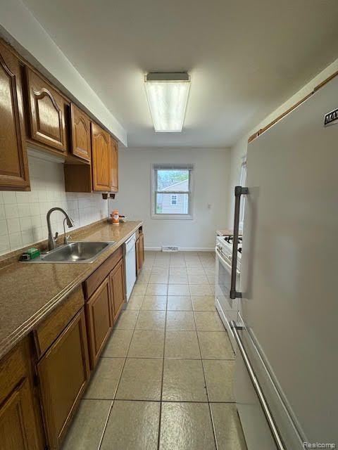 4965 HURON Street, Dearborn Heights, MI 48125 — Photo 8