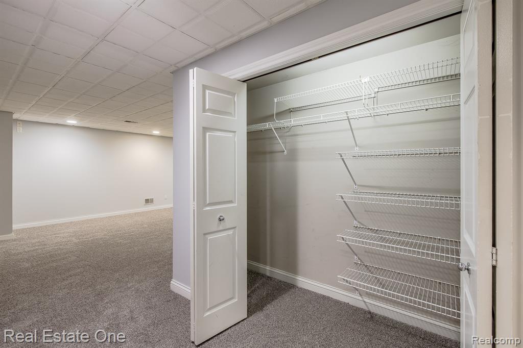 5690 White Lake Road, Clarkston, MI — Photo 38