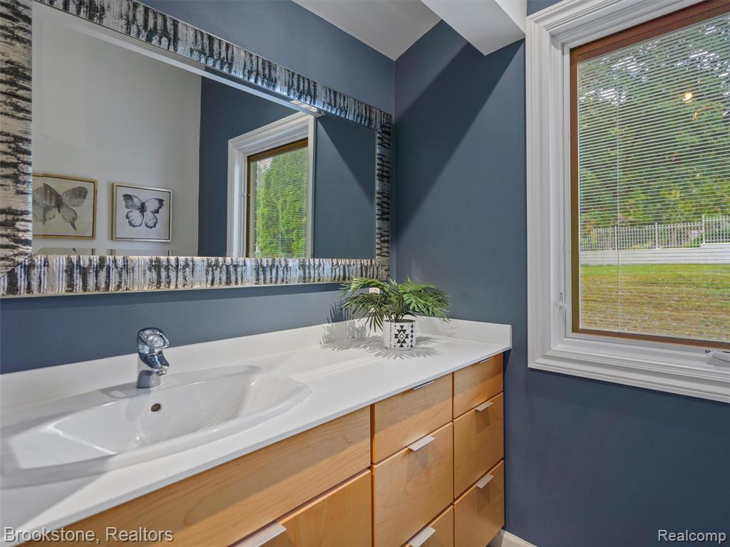 4820 Valley Vista Lane, Troy, MI 48098 — Photo 35