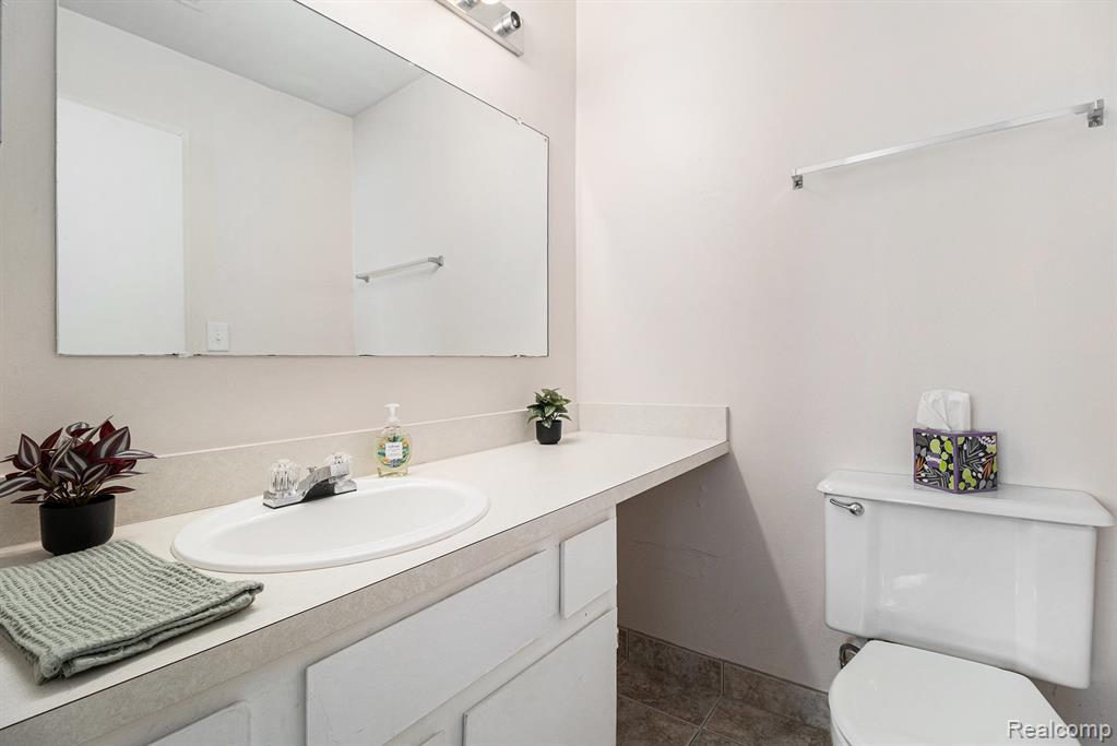 45200 Keding Street, 101, Utica, MI 48317 — Photo 14