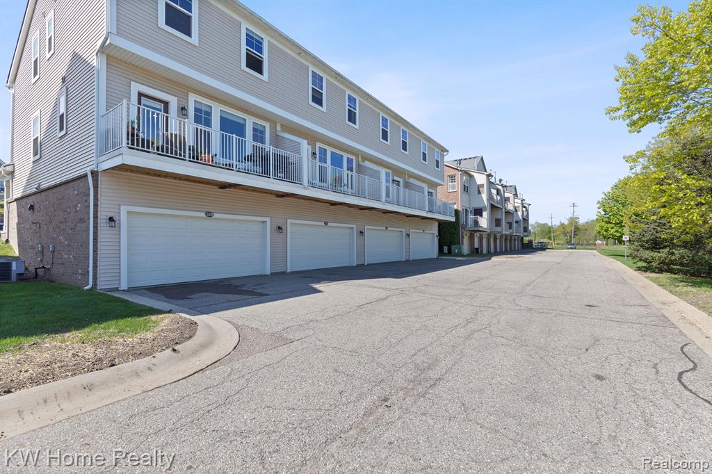 3208 JOHANNA WARE W, Wixom, MI 48393 — Photo 22